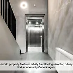 Sanders Leaves - Chic Three-Bedroom Apartment In Downtown Copenhagen