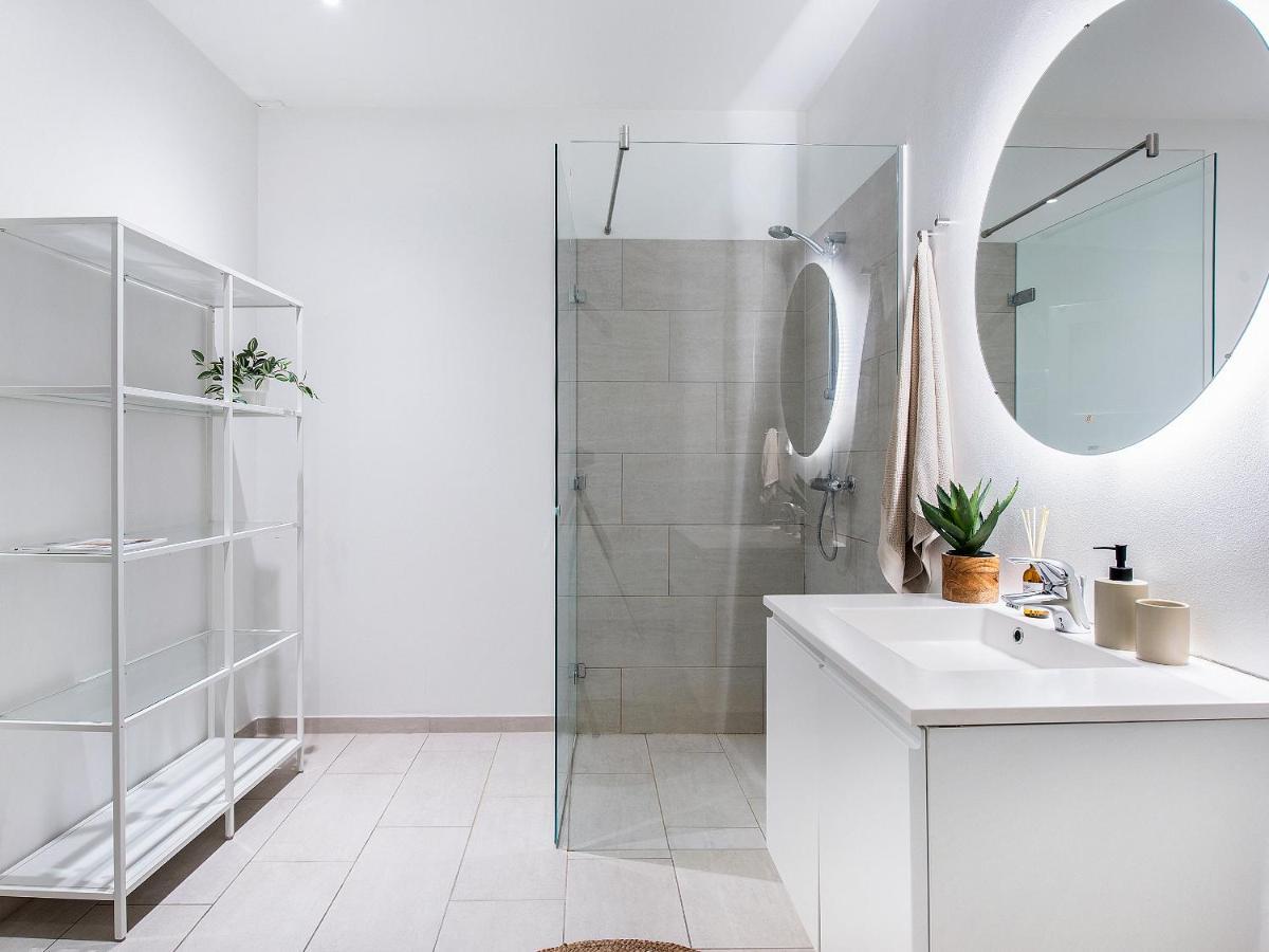 Apartamento Sanders Leaves - Chic Three-bedroom In Downtown