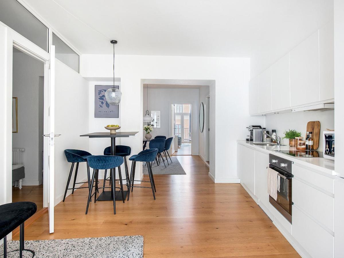 Apartamento Sanders Leaves - Chic Three-bedroom In Downtown